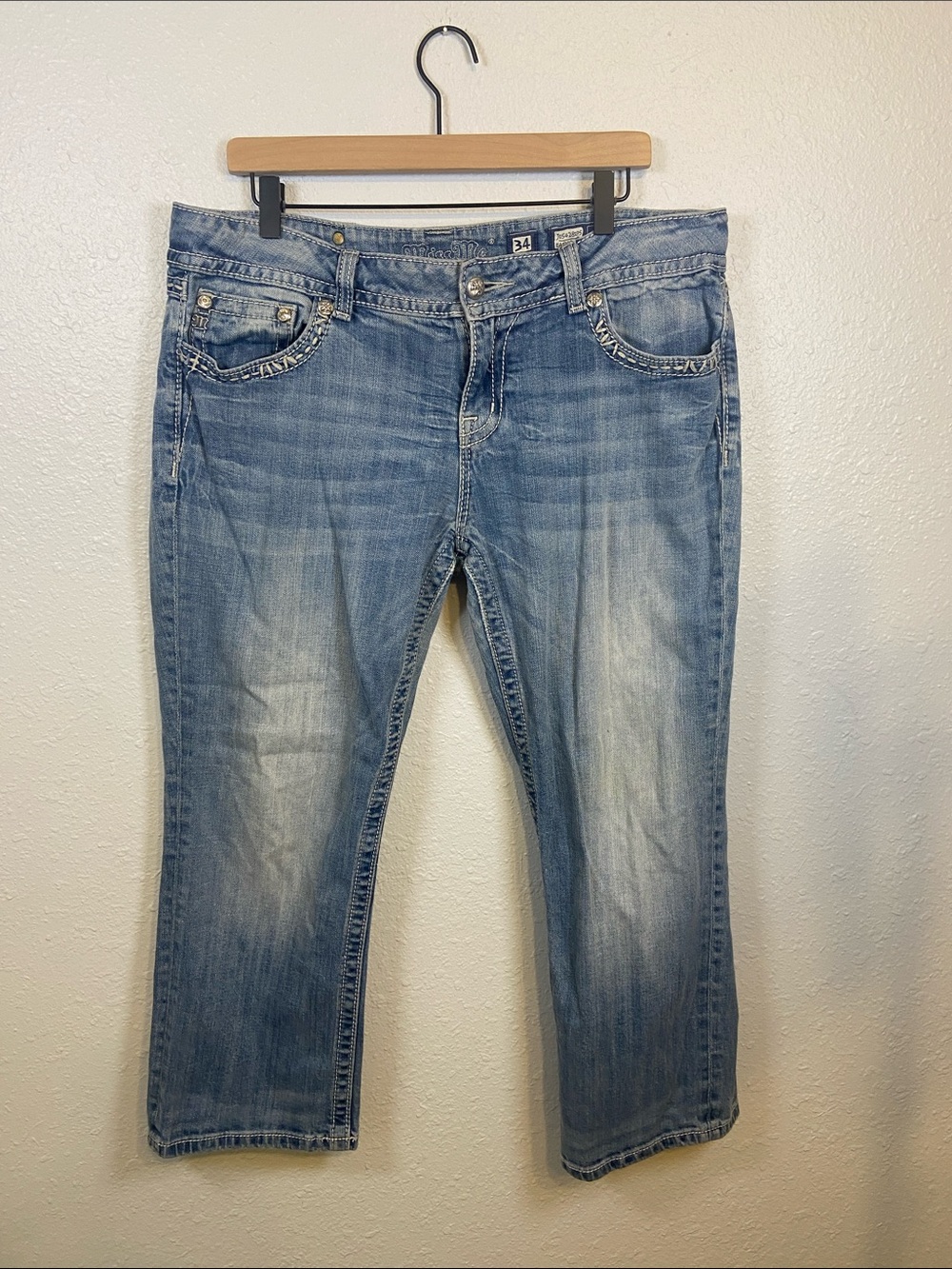 Miss Me Medium Wash Embellished Style JE5428EPS Easy Capri Jeans Size 34